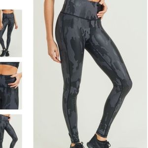 Camo Foil High Waist Legging from Mono b.
